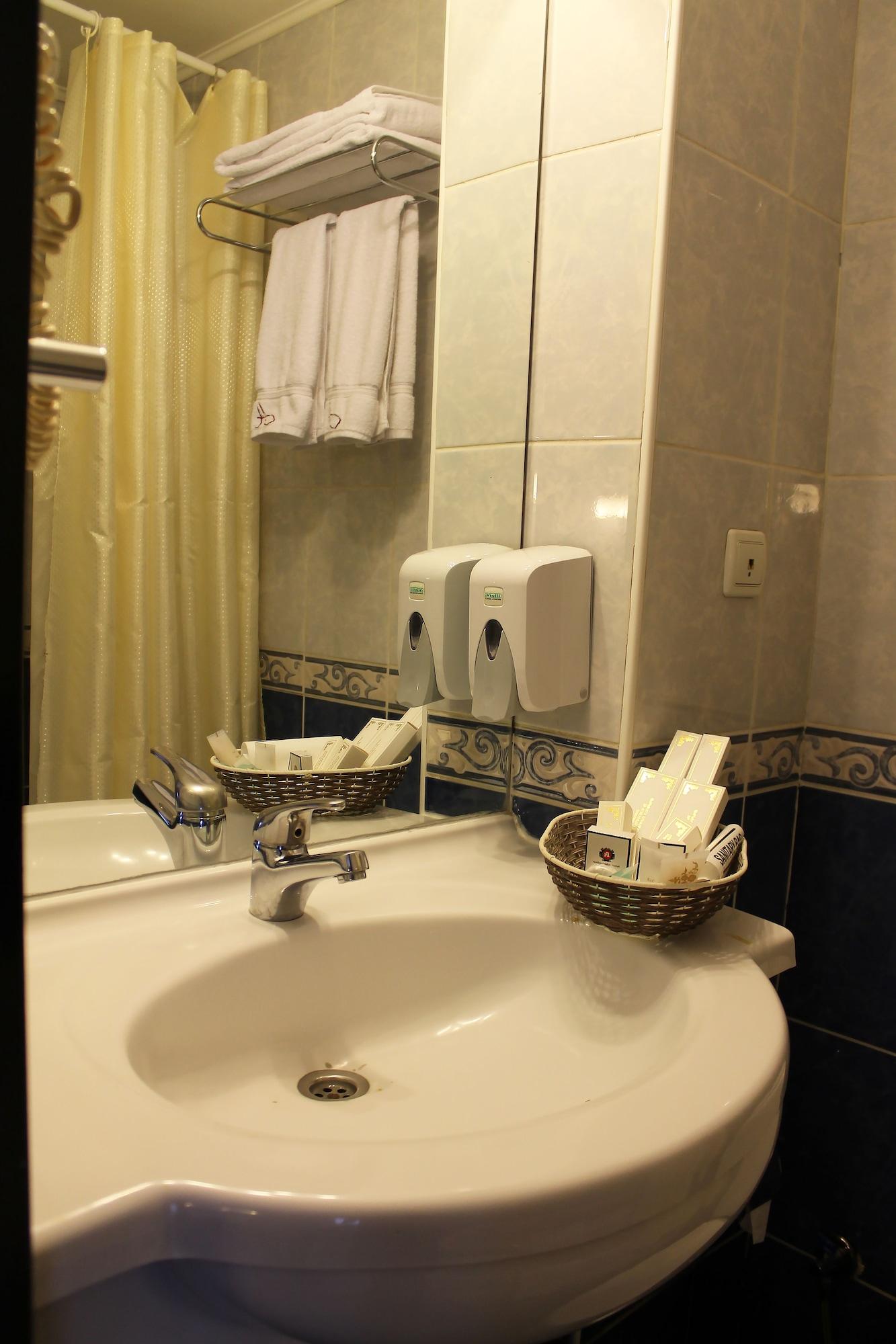 Ambassador Hotel Almaty Ngoại thất bức ảnh