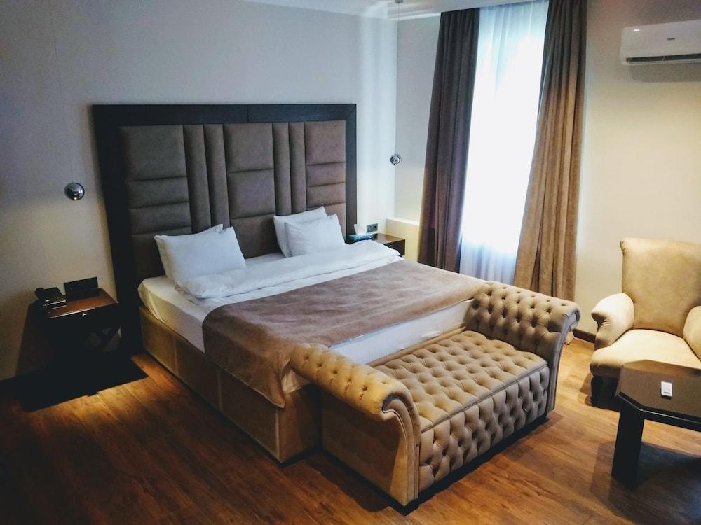 Ambassador Hotel Almaty Ngoại thất bức ảnh