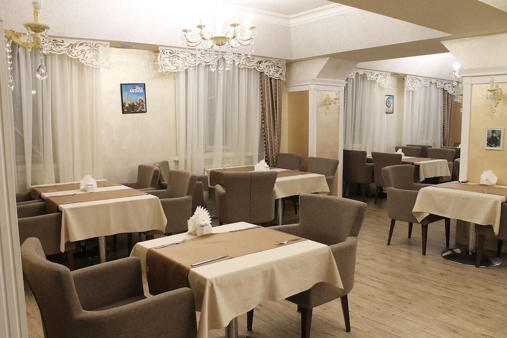 Ambassador Hotel Almaty Ngoại thất bức ảnh