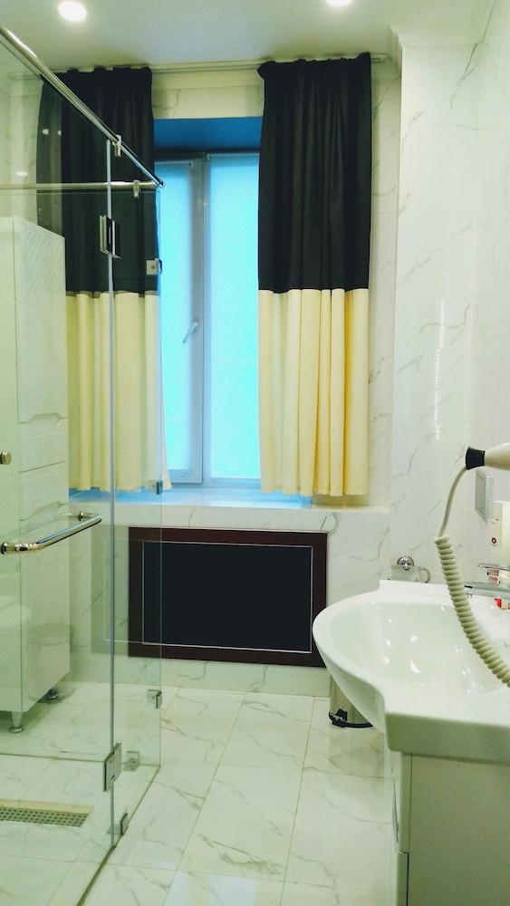 Ambassador Hotel Almaty Ngoại thất bức ảnh