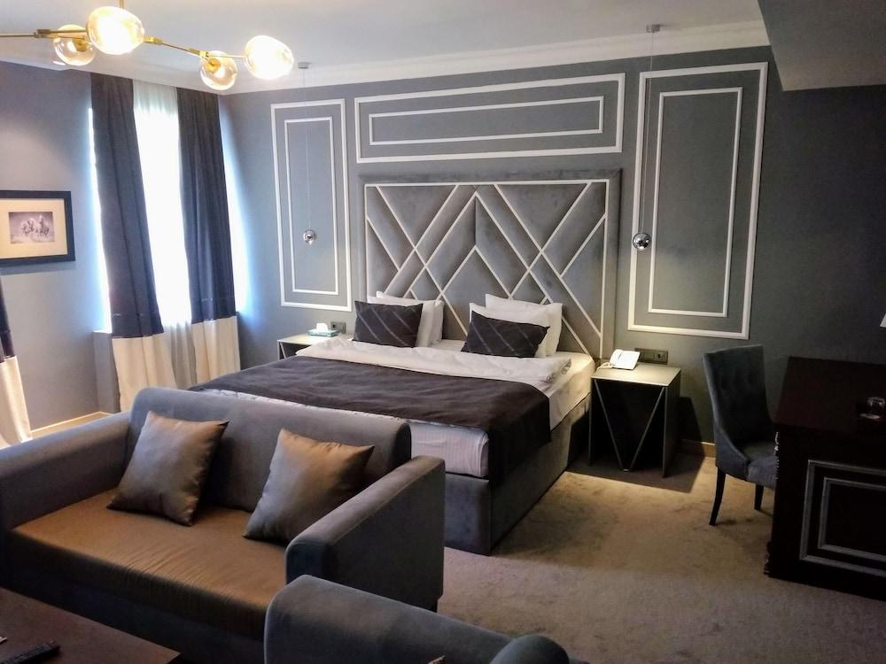 Ambassador Hotel Almaty Ngoại thất bức ảnh