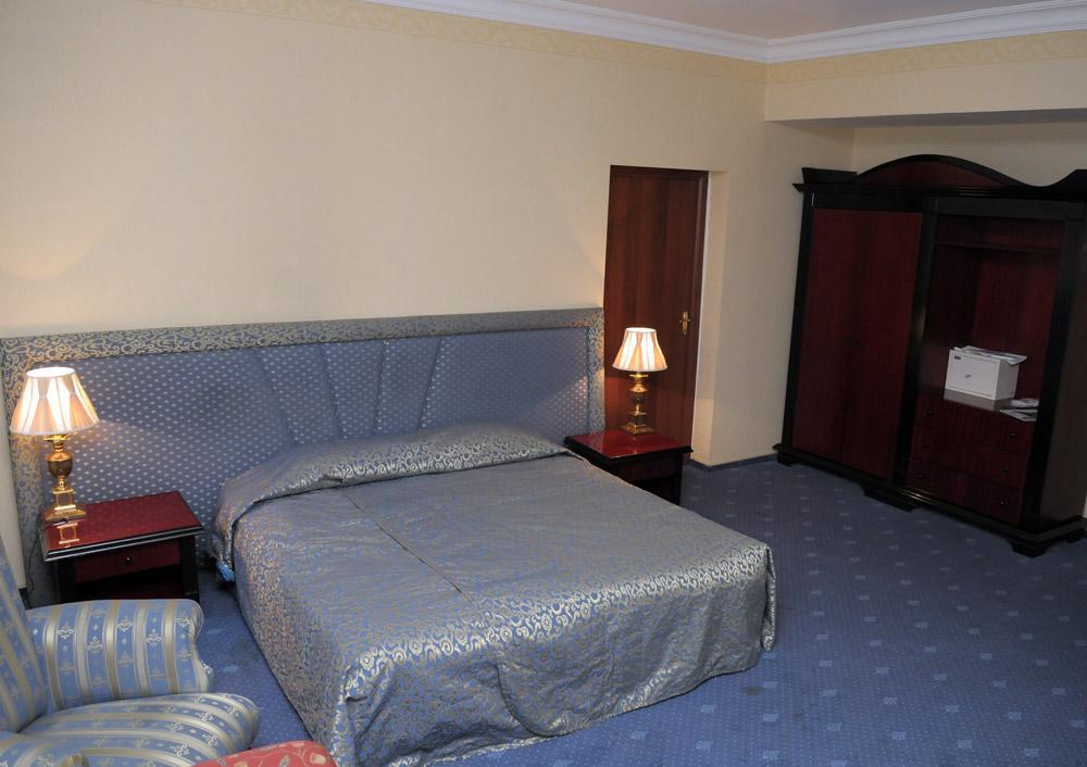 Ambassador Hotel Almaty Ngoại thất bức ảnh