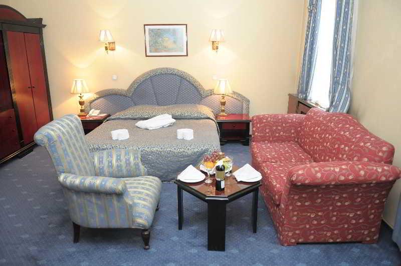 Ambassador Hotel Almaty Ngoại thất bức ảnh