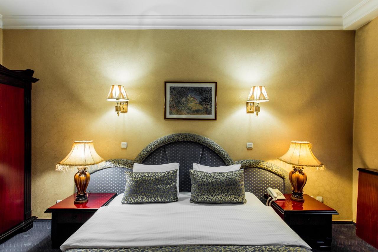 Ambassador Hotel Almaty Ngoại thất bức ảnh