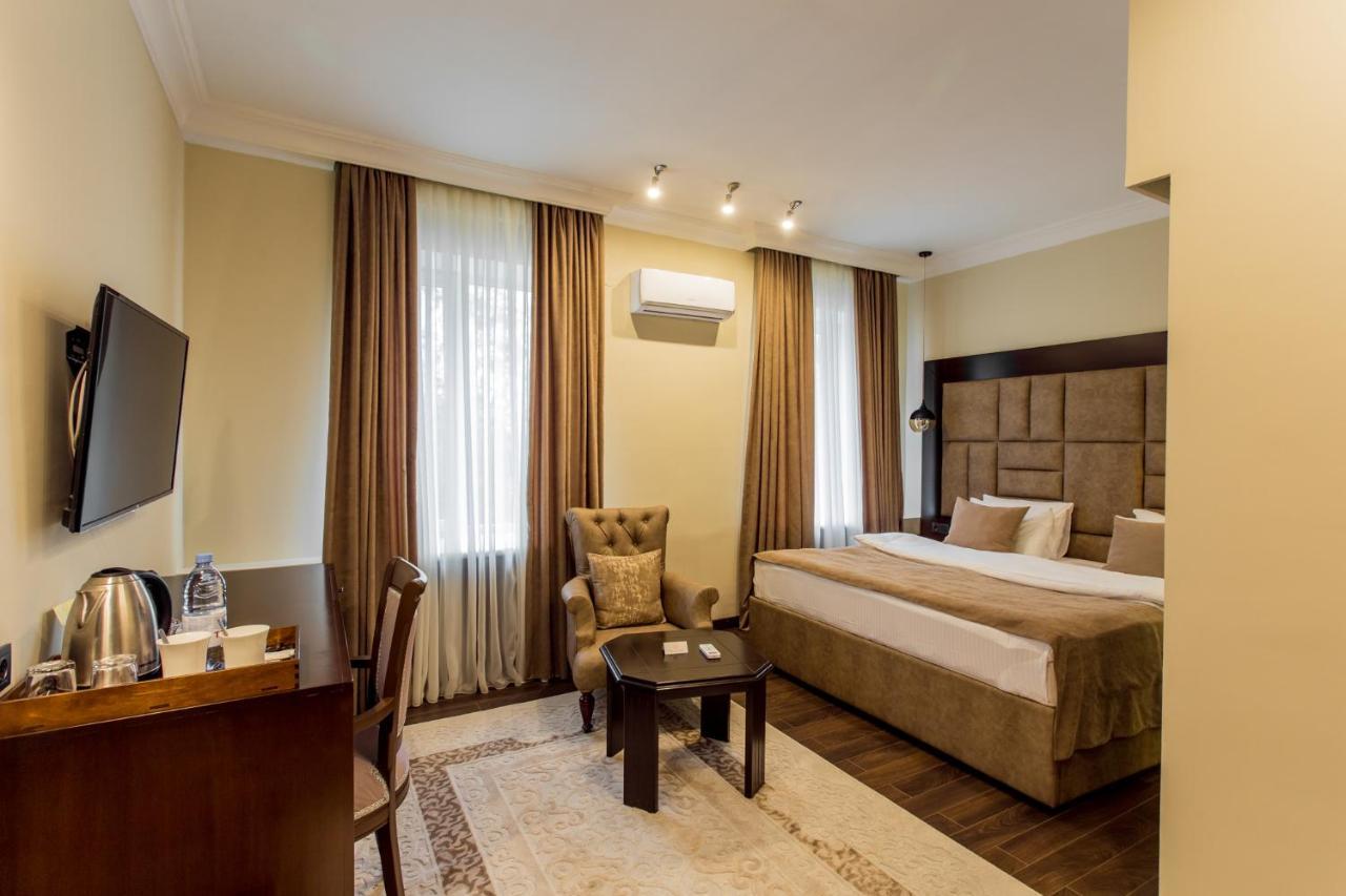 Ambassador Hotel Almaty Ngoại thất bức ảnh