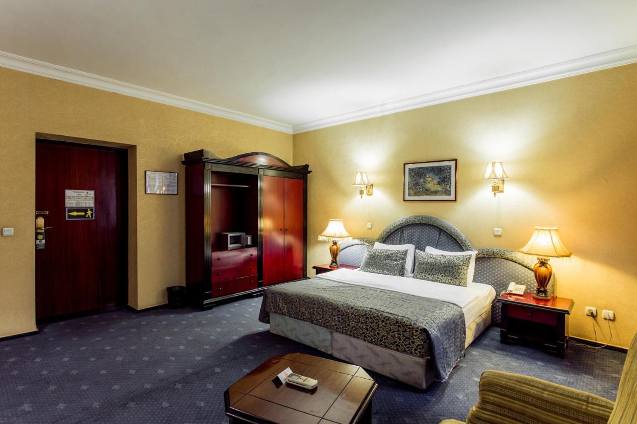 Ambassador Hotel Almaty Ngoại thất bức ảnh