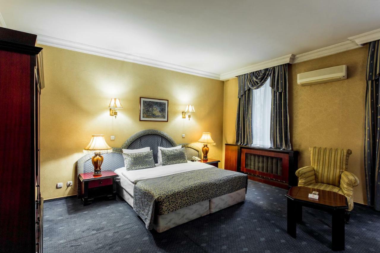 Ambassador Hotel Almaty Ngoại thất bức ảnh
